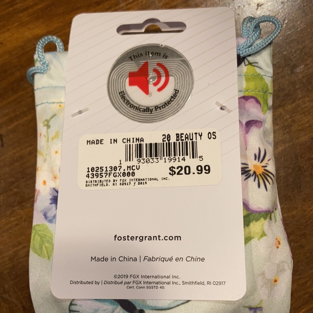 NWT Foster Grant clear oversized sunglasses/pouch. - Picture 5 of 5